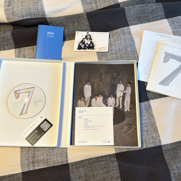 BTS Album - Map of The Soul 7 (version 1) - Picture 2 of 2